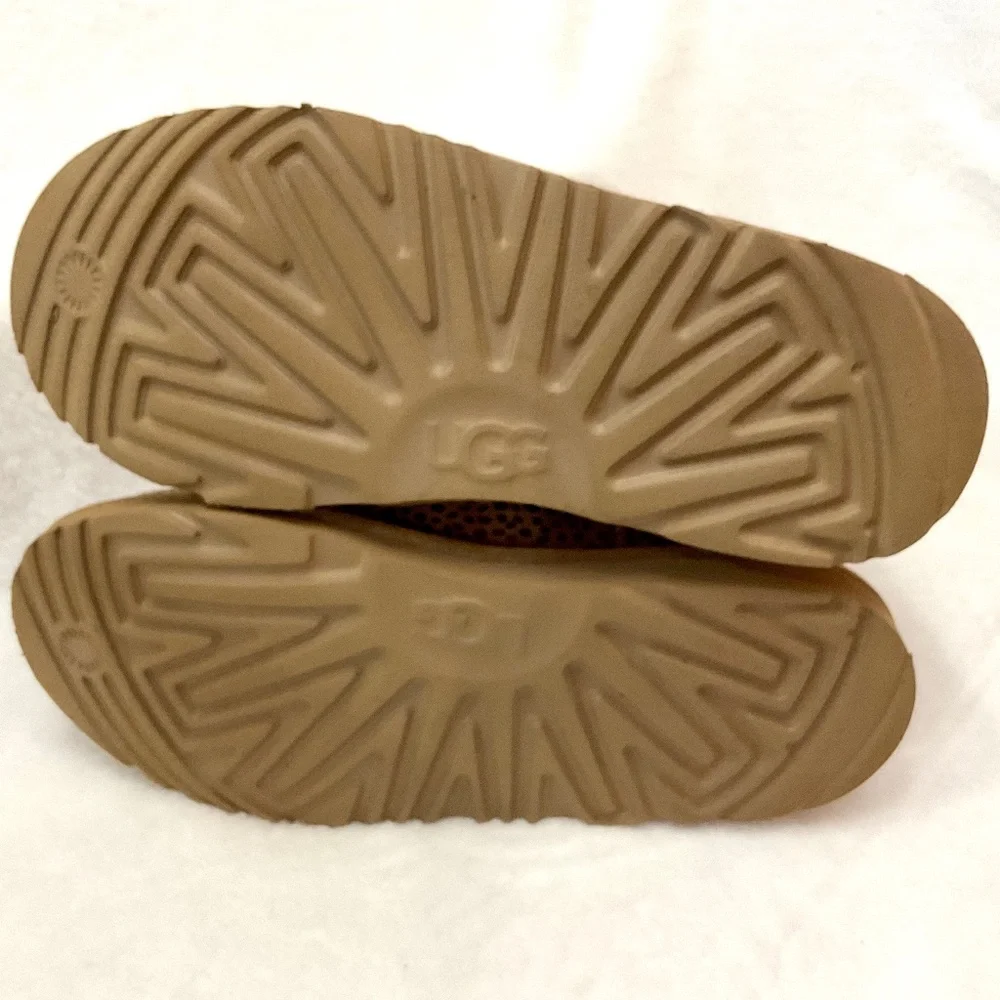 UGG Classic Spots Metallic Shimmery fur lined Snow Winter Boot Women’s Sz 6 - Picture 10 of 16